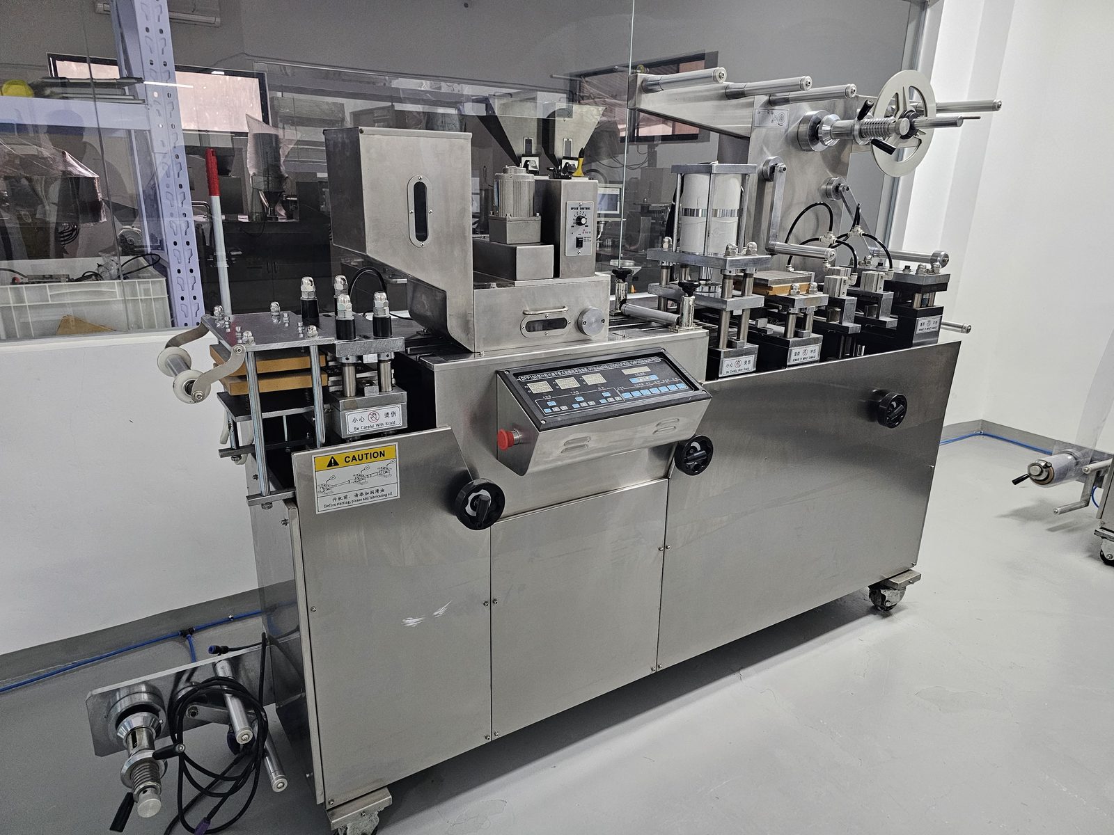 Automatic blister packing machine
